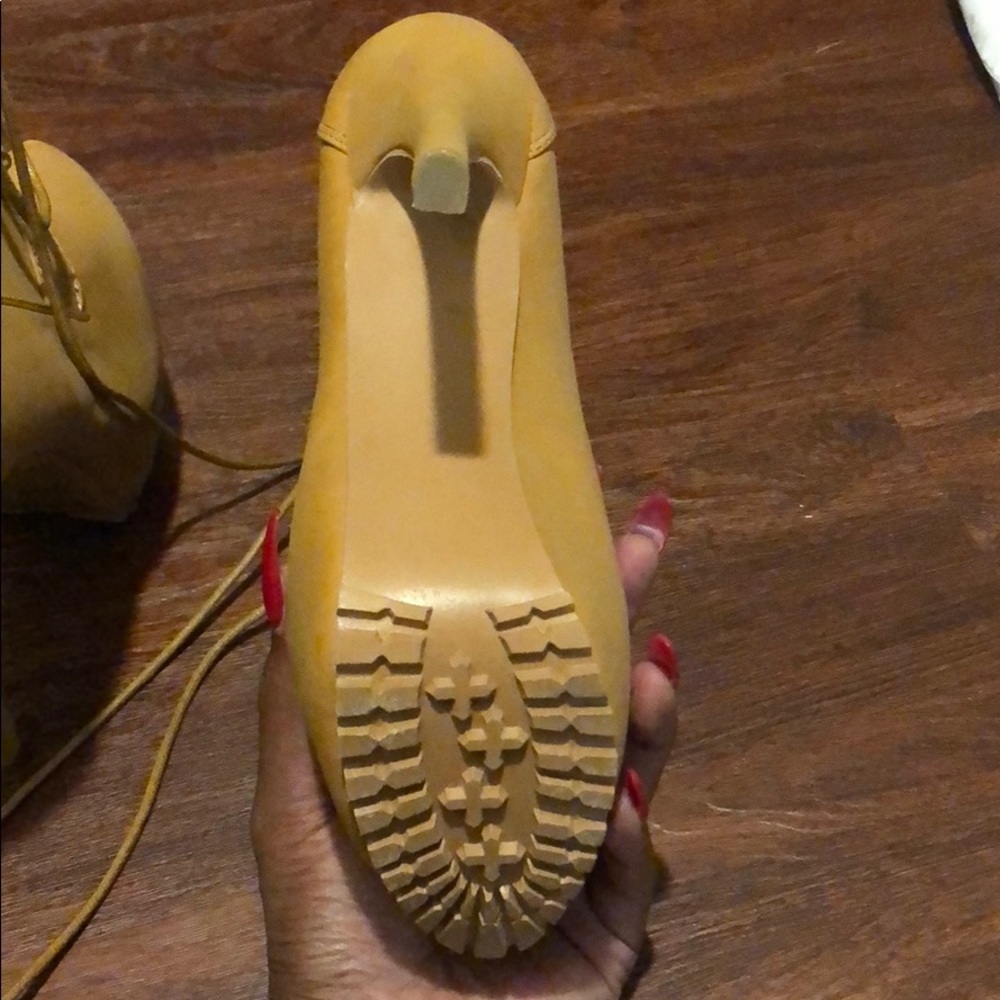 Shoes - Picture 2 of 3